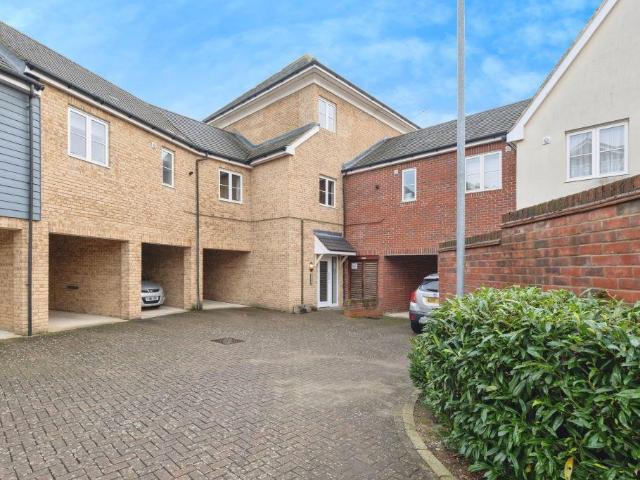 2 bedroom ground flat for sale