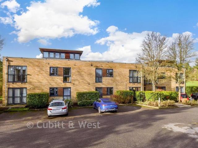 2 bedroom ground flat for sale