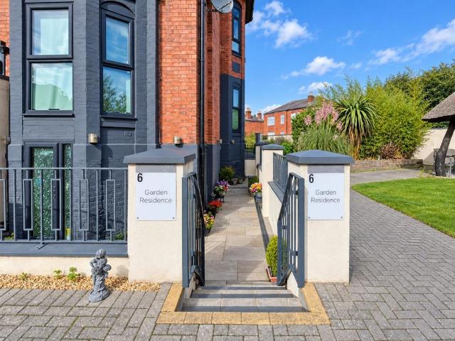 2 bedroom ground flat for sale