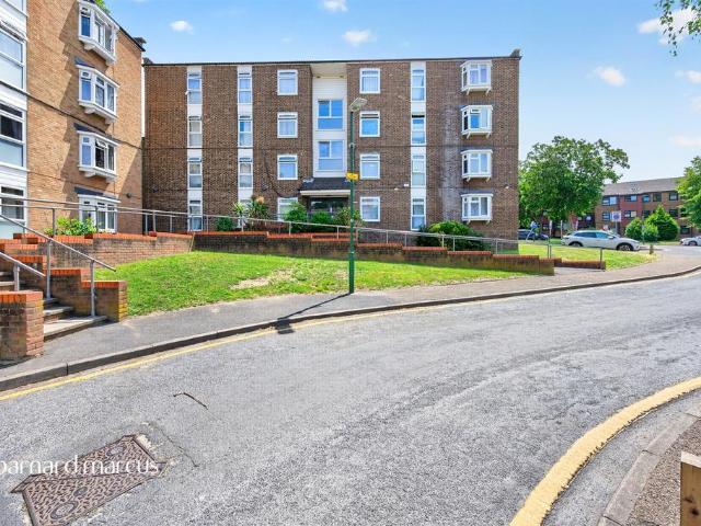 2 bedroom ground flat for sale