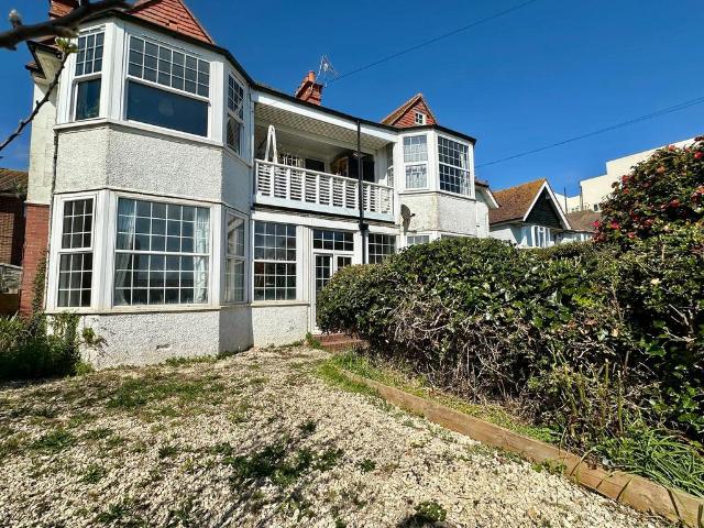 2 bedroom ground flat for sale
