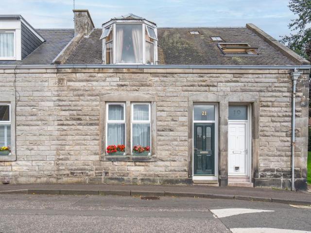 2 bedroom ground flat for sale