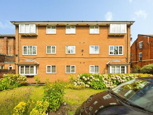 2 bedroom ground flat for sale