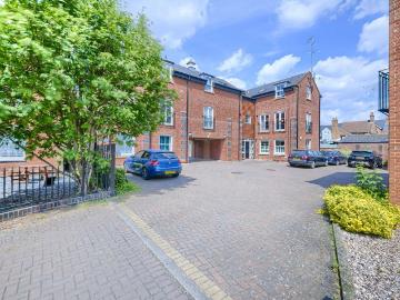 2 bedroom ground flat for sale