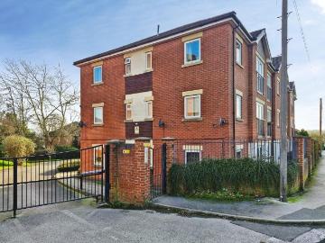 Leeds, West Yorkshire, North England - Equipped kitchen