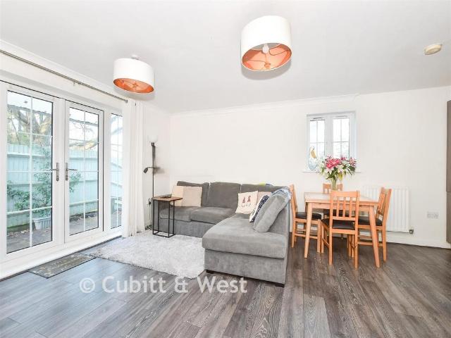 2 bedroom ground flat for sale