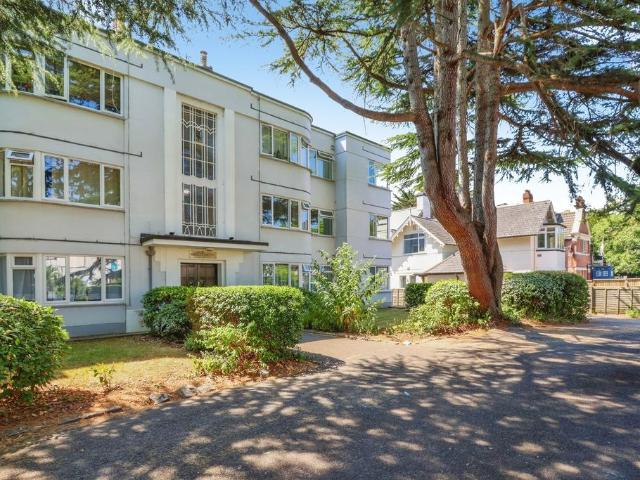 2 bedroom ground flat for sale