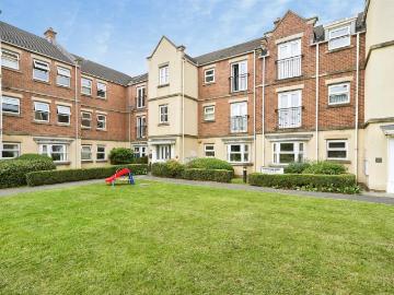 2 bedroom ground flat for sale