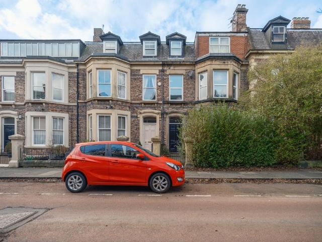 2 bedroom ground flat for sale