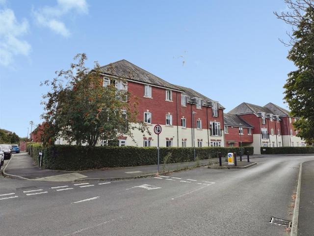 2 bedroom ground flat for sale