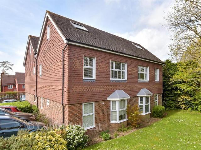 2 bedroom ground flat for sale