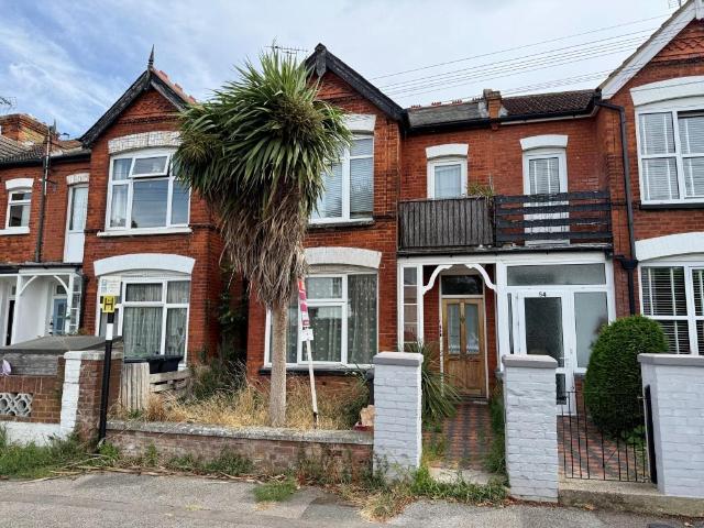 2 bedroom ground flat for sale