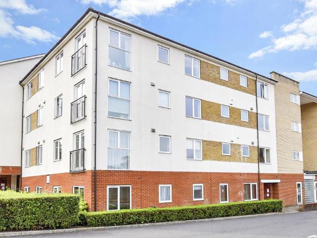 2 bedroom ground flat for sale