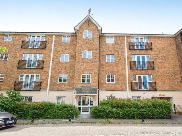 2 bedroom ground flat for sale