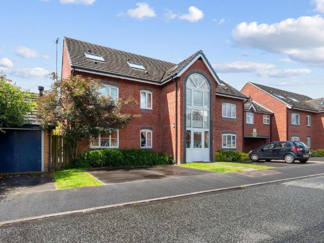 2 bedroom ground flat for sale