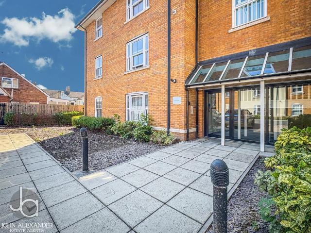 2 bedroom ground flat for sale