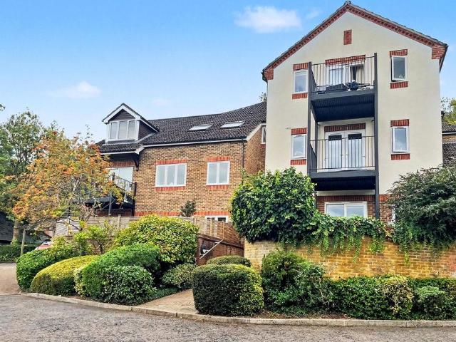 2 bedroom ground flat for sale