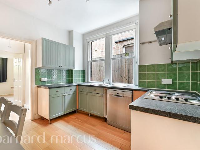 2 bedroom ground flat for sale