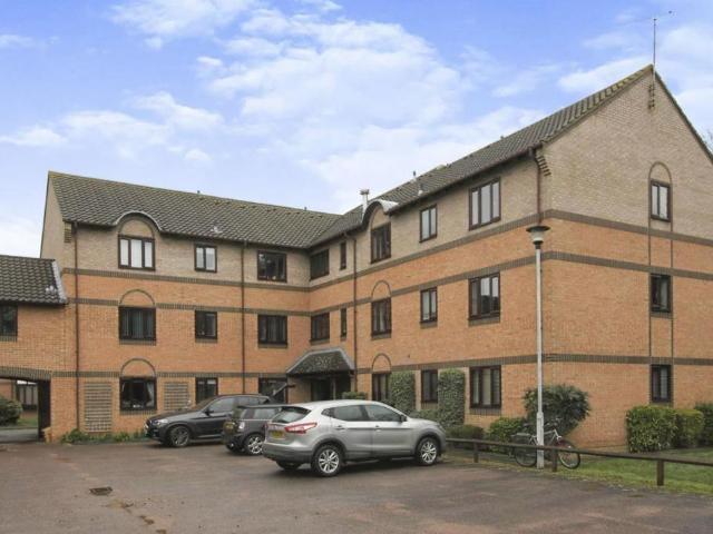 2 bedroom ground flat for sale