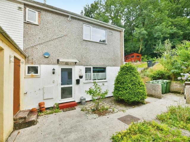2 bedroom ground flat for sale
