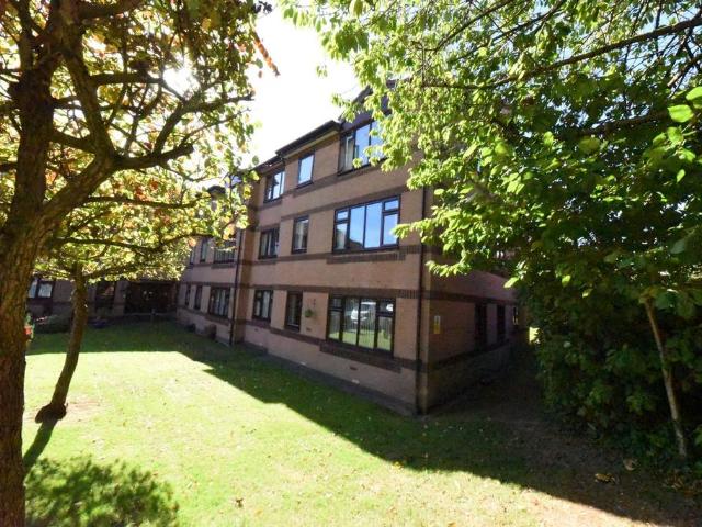2 bedroom ground flat for sale