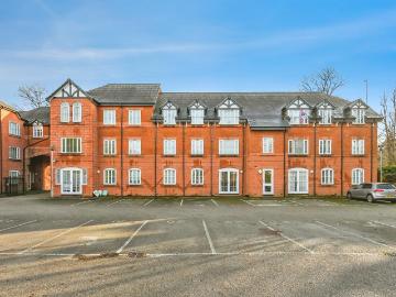 2 bedroom ground flat for sale