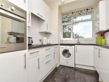 2 bedroom ground flat for sale