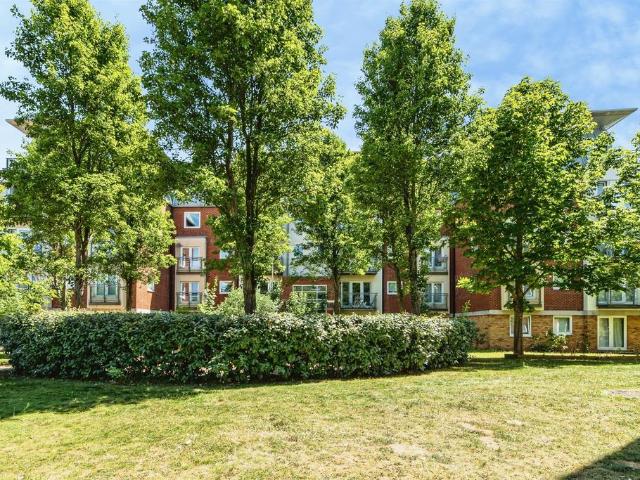 2 bedroom ground flat for sale