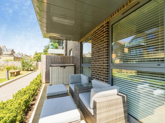 2 bedroom ground flat for sale