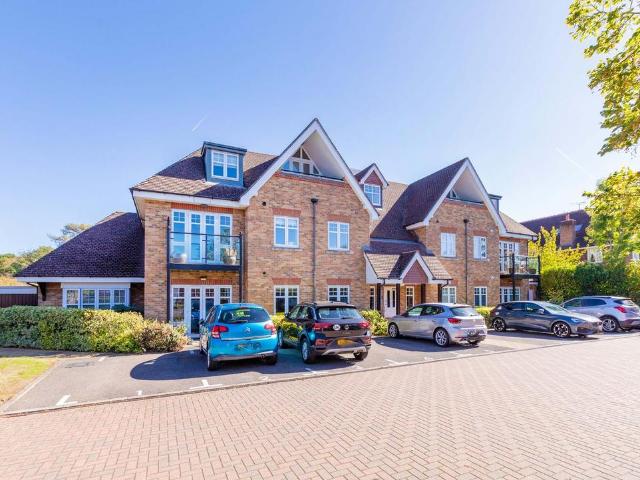 2 bedroom ground flat for sale
