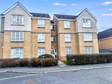 2 bedroom ground flat for sale
