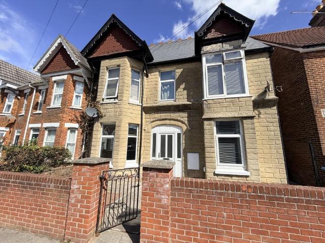 2 bedroom ground flat for sale