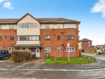 2 bedroom ground flat for sale