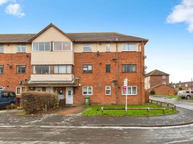 2 bedroom ground flat for sale