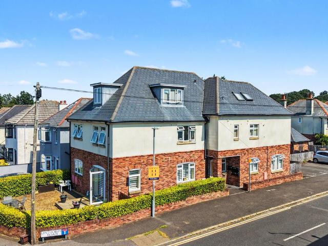 2 bedroom ground flat for sale