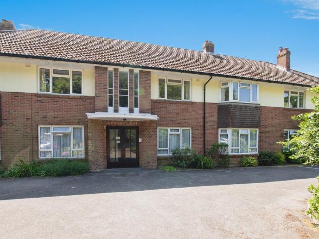 2 bedroom ground flat for sale