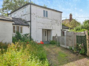 2 bedroom ground flat for sale