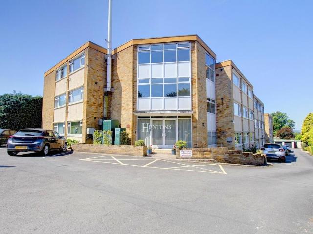 2 bedroom ground flat for sale