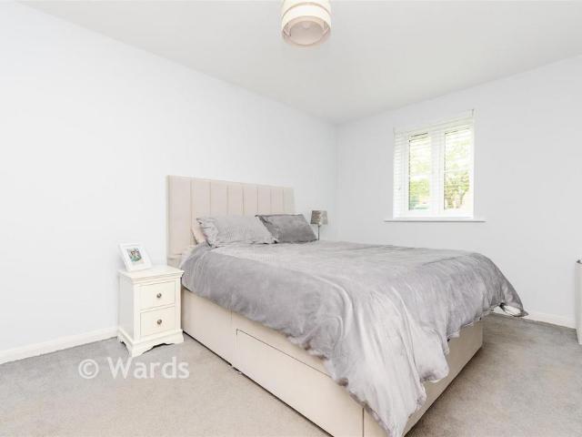 2 bedroom ground flat for sale