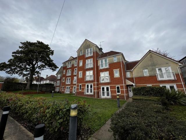 2 bedroom ground flat for sale