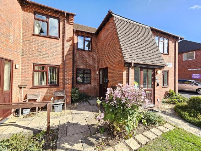 2 bedroom ground flat for sale