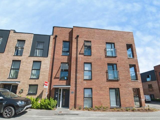 2 bedroom ground flat for sale