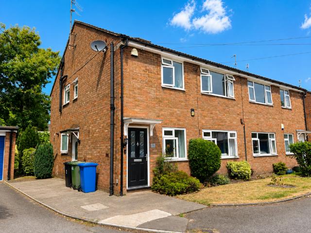 2 bedroom ground flat for sale