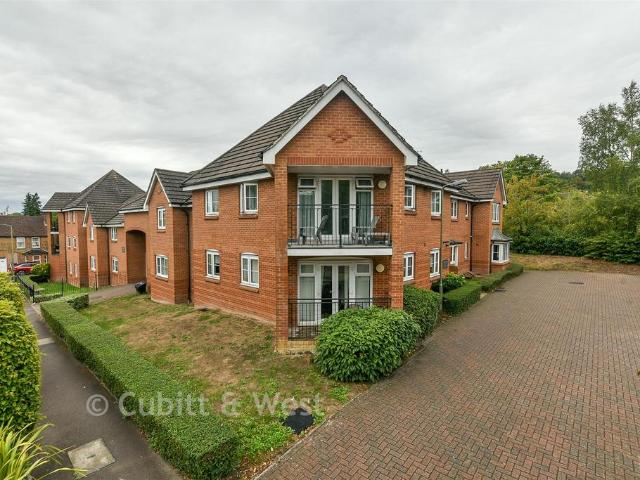 2 bedroom ground flat for sale