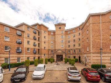2 bedroom ground flat for sale
