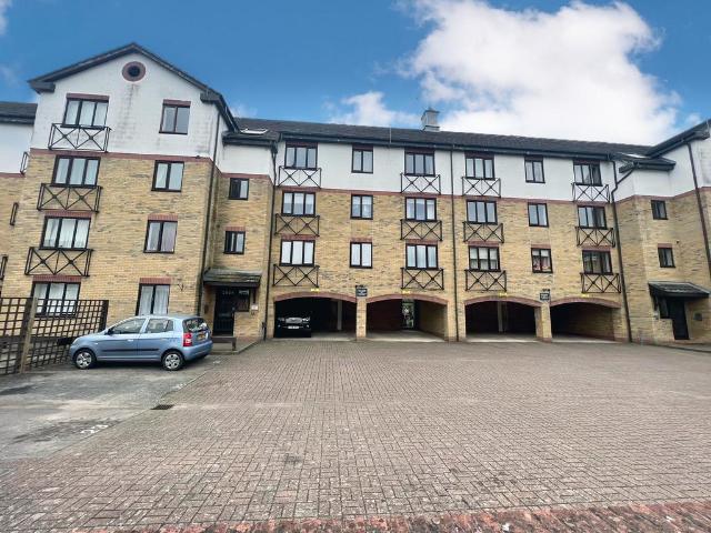 2 bedroom ground flat for sale