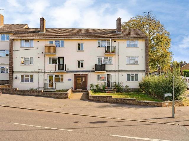 2 bedroom ground flat for sale
