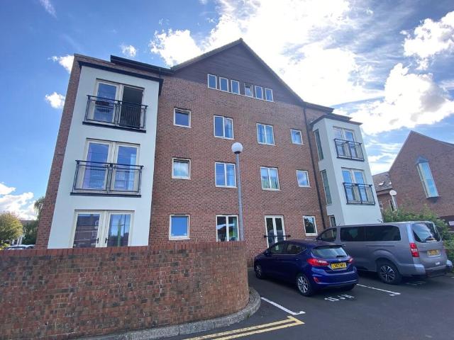 2 bedroom ground flat for sale