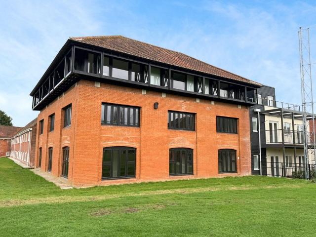 2 bedroom ground flat for sale