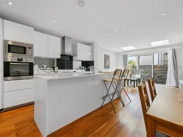 2 bedroom ground flat for sale